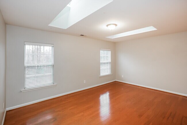 Building Photo - 4004 Houldsworth Dr