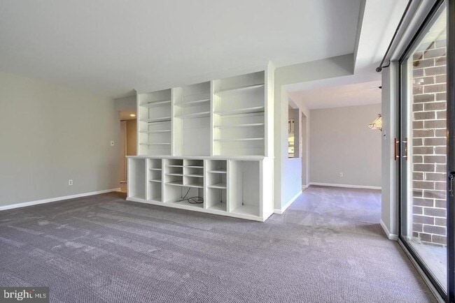 Building Photo - 6 Mullingar Ct