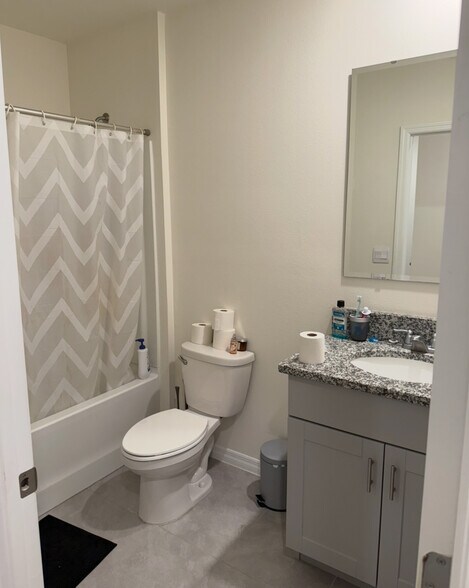 Building Photo - 1 Bella Lago Cir