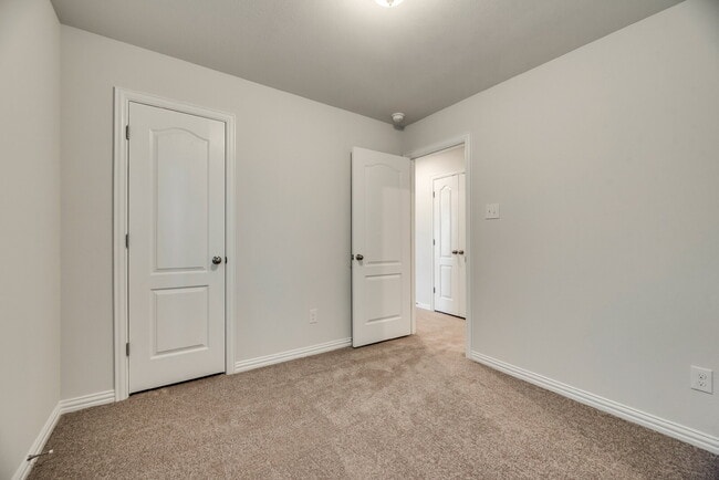 Building Photo - Perfect 3 bed 2 bath in new development in...