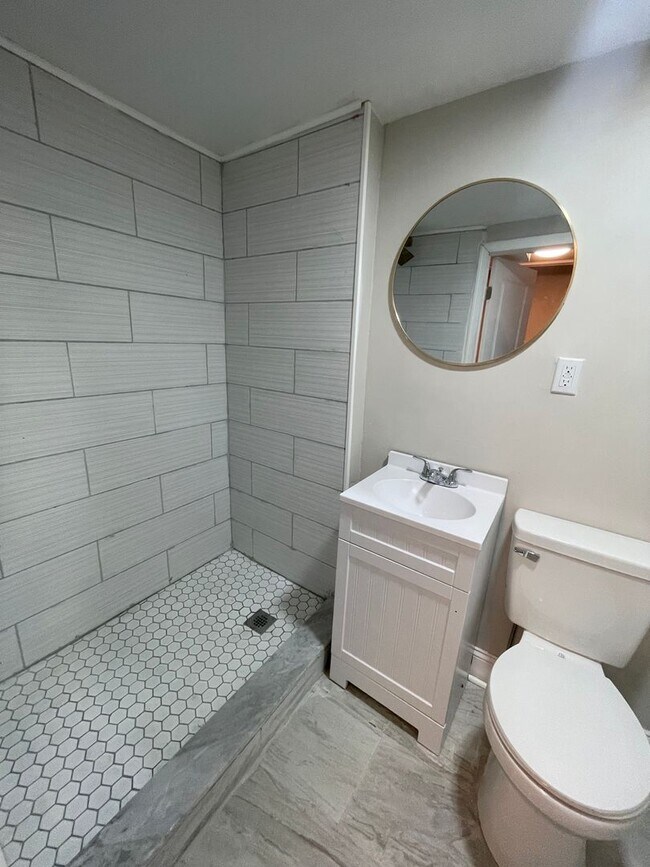 Building Photo - Spacious 3BR Rental with Finished Walk-Out Basement in Philadelphia