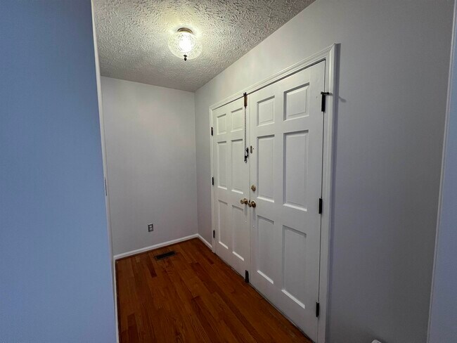 Building Photo - 18 18th St