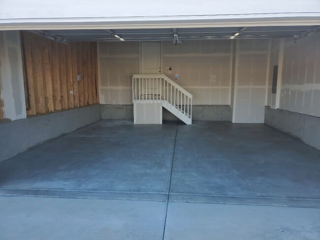 Building Photo - Exquisite 3 Bed 2.5 Bath Single Family Home