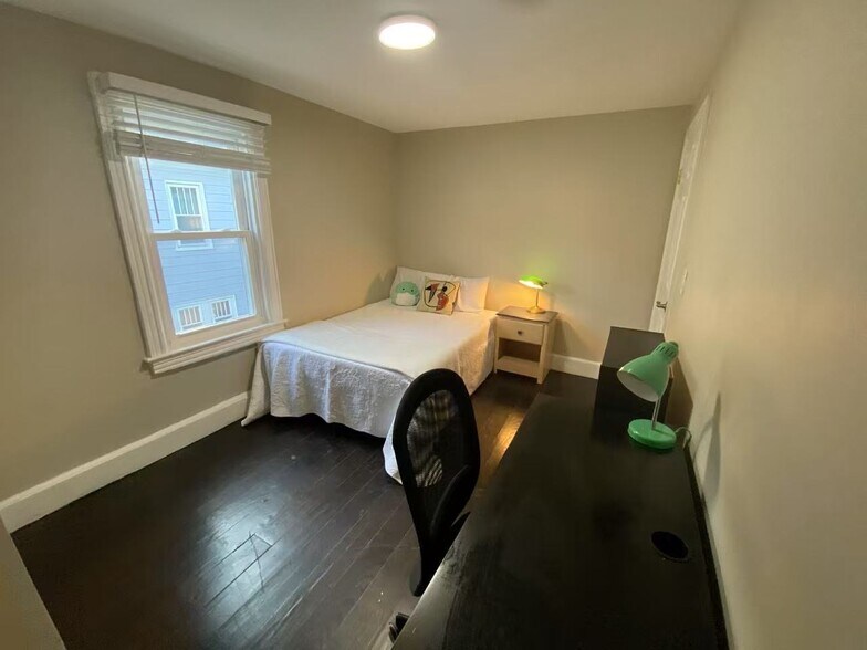 your bedroom - 219 Birch Ave