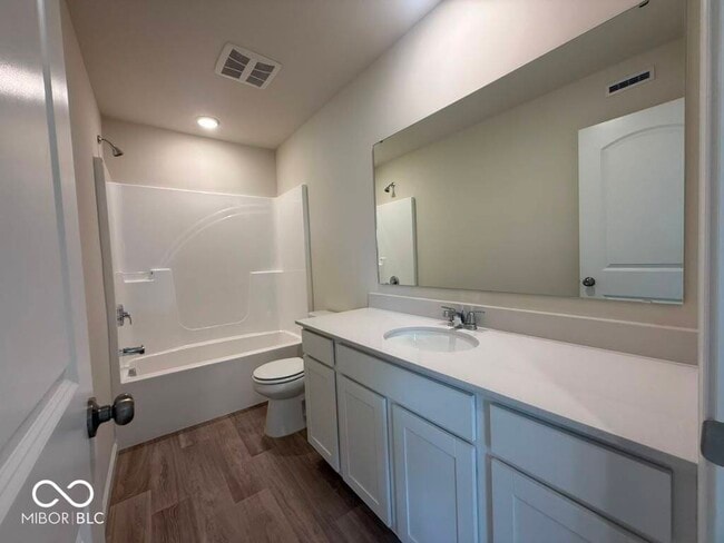 Building Photo - 3802 Sterling Dr