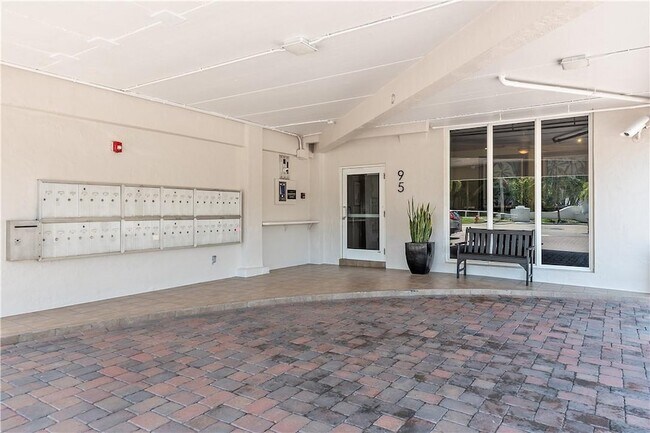 Building Photo - 95 N Birch Rd