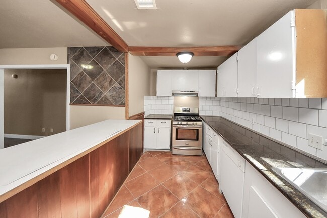 Building Photo - 2510 Delaware Ave