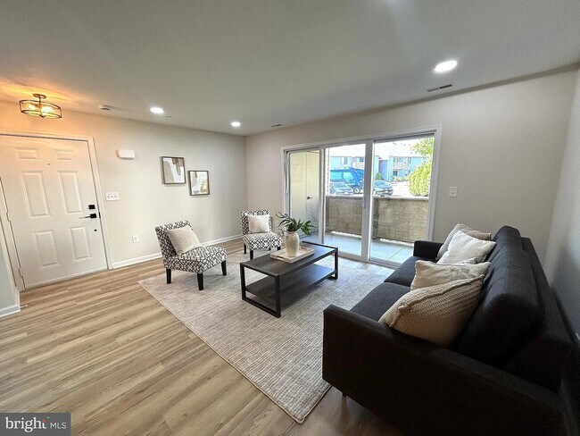 Building Photo - 1113 The Woods