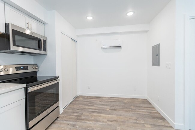 Interior Photo - 18407 Dearborn Street