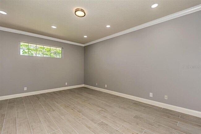 Building Photo - 1648 Bayshore Dr