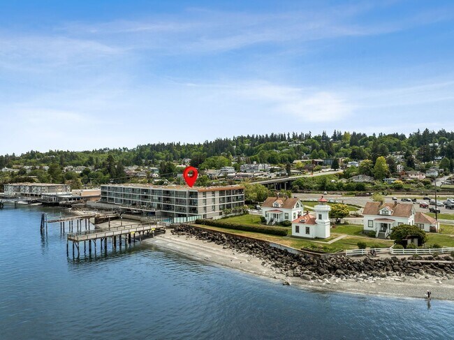 Building Photo - 2 Bedroom 2 Bath Top Floor Corner Unit  wi...