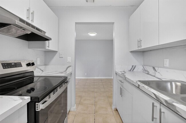 Building Photo - 2107 Catherine Dr