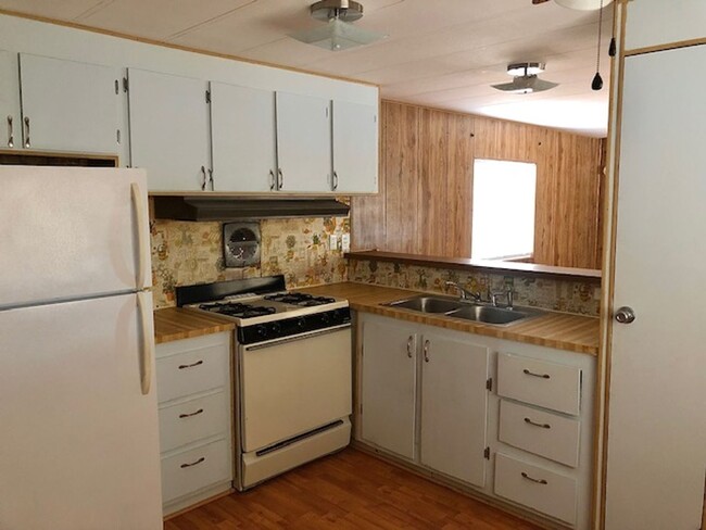 Building Photo - Manufactured Home in Niland!