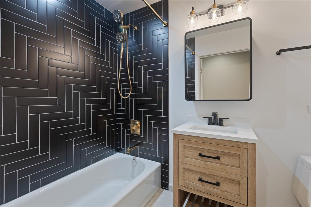 Building Photo - 222 S Racine Ave