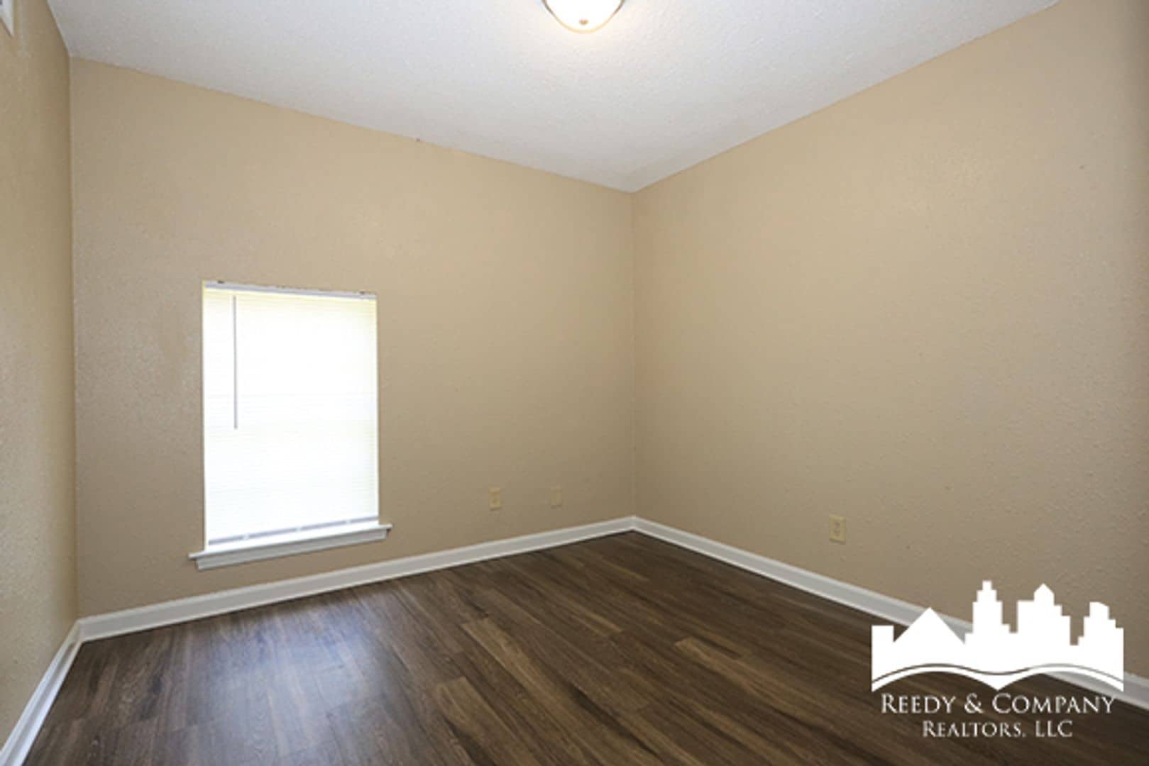 Building Photo - 3095 Normandy Dr