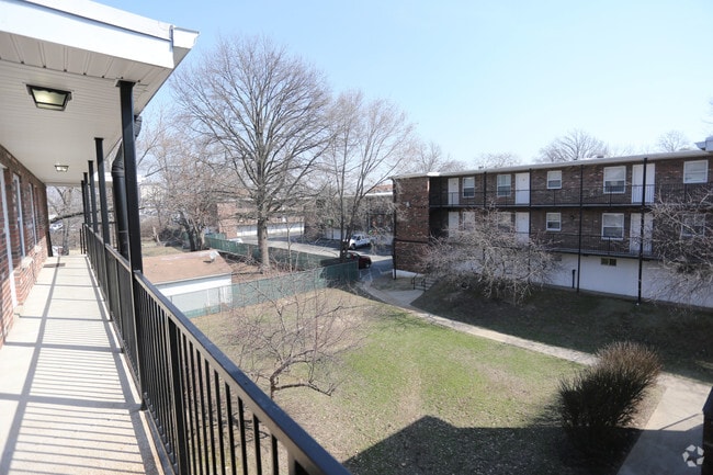 Building Photo - Colonial Apartments