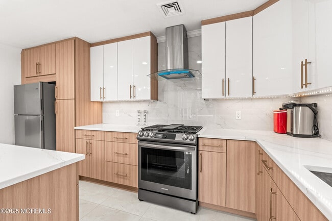 Building Photo - 17 Johnston St