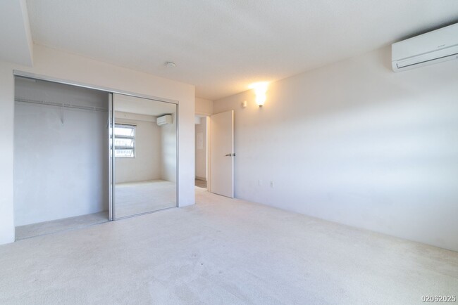 Building Photo - 1 BD/1 BA Condo in Kakaako with 1 Parking ...