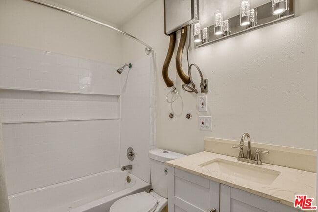 Building Photo - 7703 Baird Ave