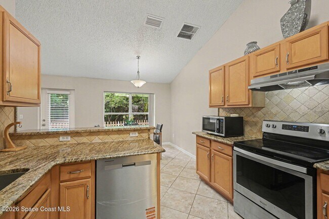 Building Photo - 558 Barber St