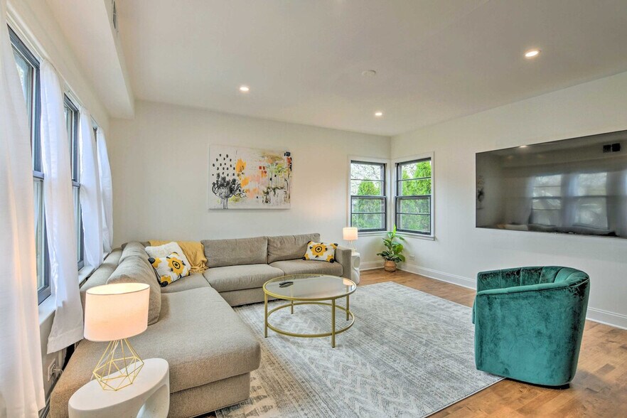 Building Photo - 1129 Augusta St