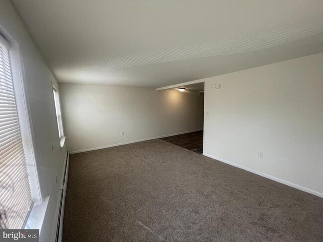 Building Photo - 233 Roesch Ave