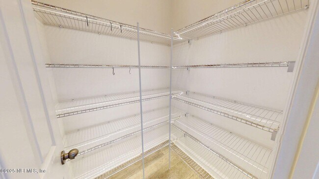 Building Photo - 7030 Azalea Grove Dr