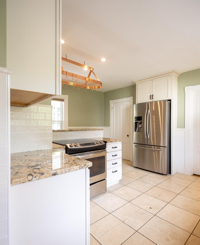 Building Photo - 37 Main Rd N