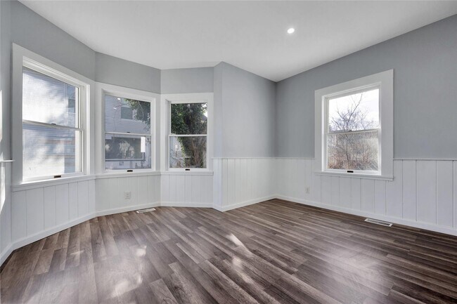 Building Photo - 178 S Ocean Ave