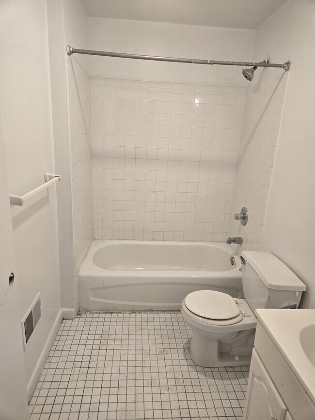 Building Photo - 881 N 41st St