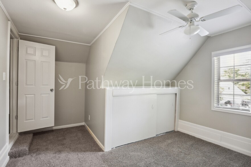 Building Photo - 205 Summer Mist Ct