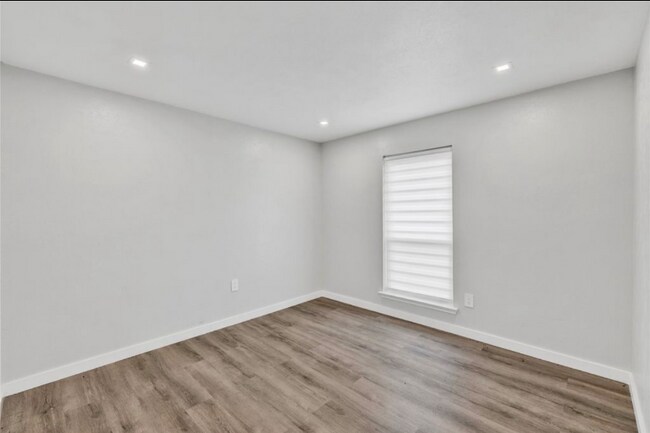 Building Photo - 2308 Foxcroft Ln