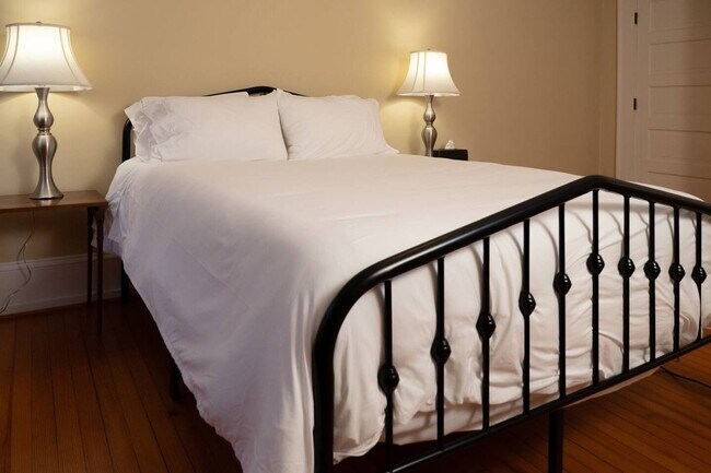 Building Photo - ***Furnished***Charming Historical Home for Lease in Downtown Winston-Salem