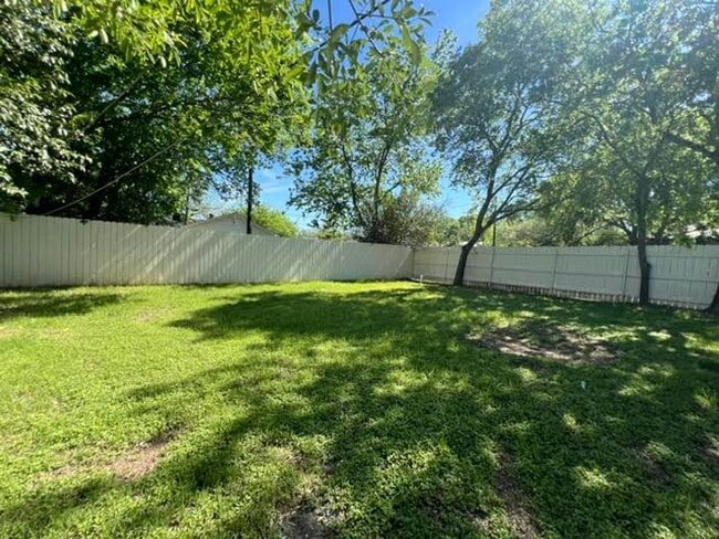 Building Photo - 2224 Cumberland Ave