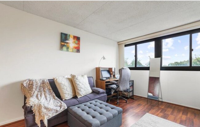 Building Photo - Bright And Spacious 2 Bed 2 Bath Condi With Balcony In Vibrant Highpointe