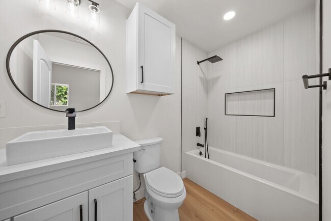 Building Photo - 2333 Ridge View Dr