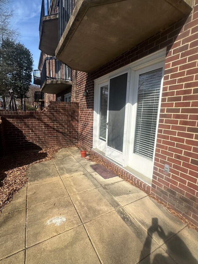 Building Photo - 801 S Pitt St