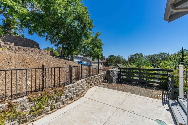 Building Photo - Copperopolis 3 Bd. / 2 Ba. Lake Access Fur...