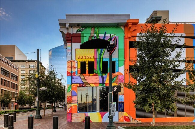 Building Photo - 108 Main St