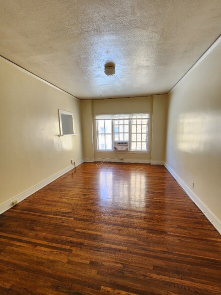 Building Photo - 1825 Ivar Ave