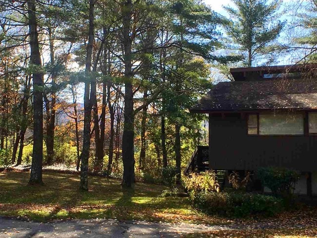 Building Photo - 9 Murray Hill Woods Rd