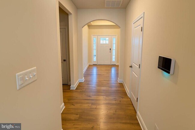 Building Photo - 5544 Old Colony Ct