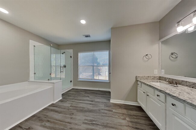 Building Photo - 19123 Oakway Dr