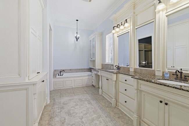 Building Photo - 1549 L'Acadie Dr