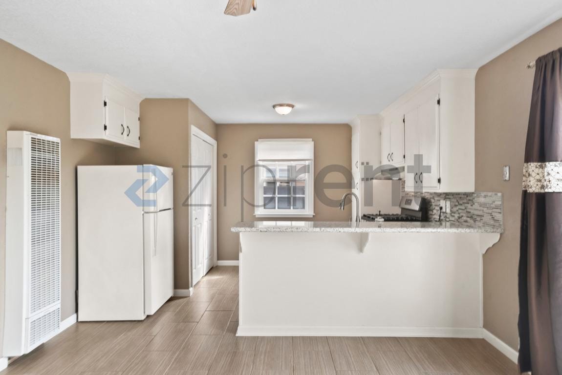 Building Photo - 28477 Coleridge Ave