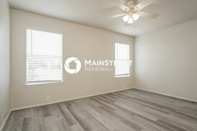 Building Photo - 2 Bedroom Pet-Friendly Home in Fort Worth, TX with Main Street Renewal