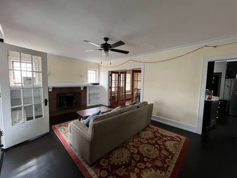 Building Photo - 1411 W Barker Ave