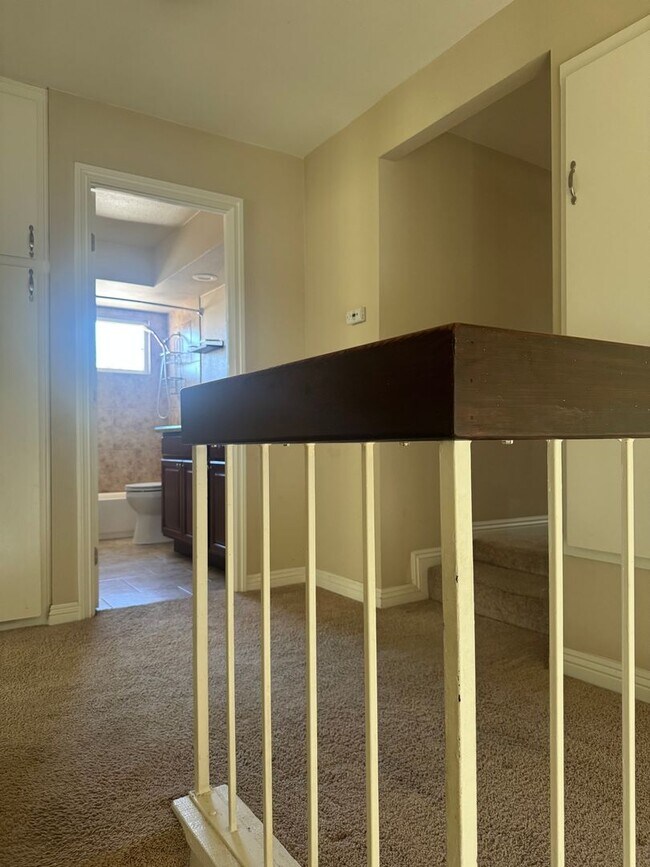 Building Photo - Very Spacious! 3Bed/2.5Bath w/solar panels! Close to Sweetwater Reservoir with plenty of trails!