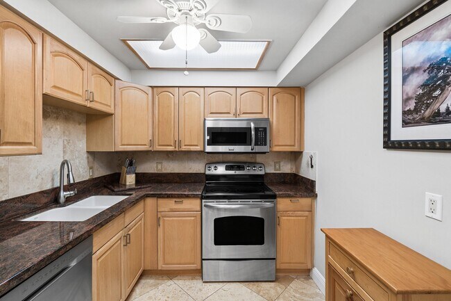 Building Photo - 4511 S Ocean Blvd