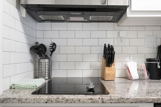 Building Photo - 615 N East St